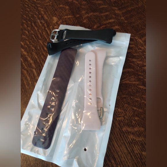 Fitbit Sand/Pink & Black Replacement Bands (1/2 Wine/Red) FREE WITH ACTIVEWEAR - Picture 1 of 4